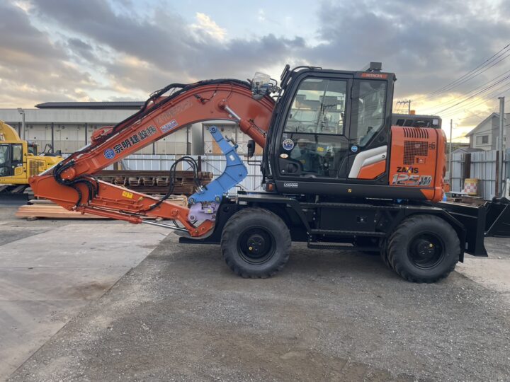 日立建機日本㈱<br />
ZX125W-7 MLクレーン付