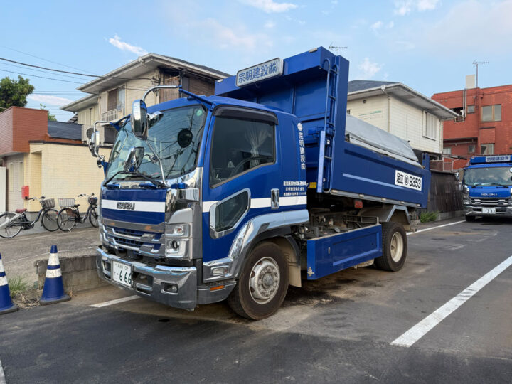 いすゞ自動車㈱<br />
8tダンプ