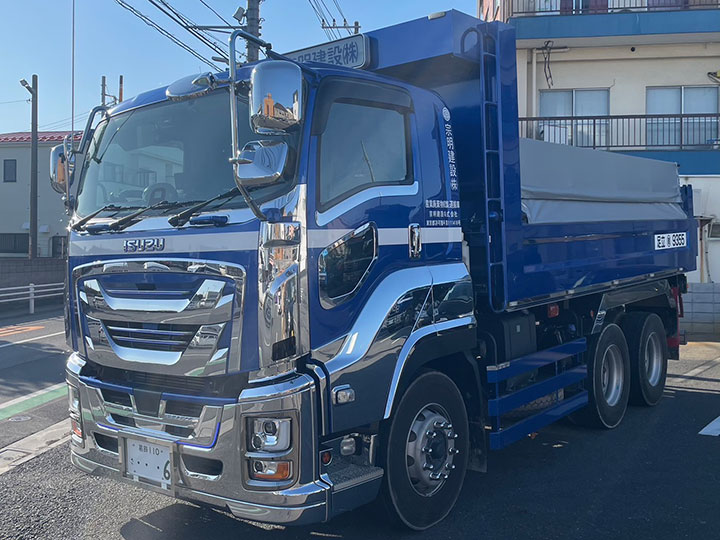 いすゞ自動車㈱<br />
10tダンプ