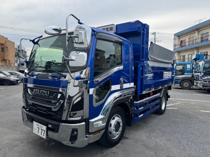 いすゞ自動車㈱<br />
8tダンプ